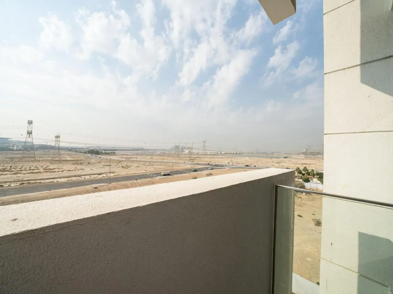 Serene 1-Bedroom Retreat In Azizi Riviera With Calming Tones ドバイ アパート