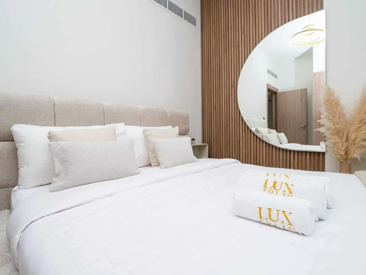 Serene 1-Bedroom Retreat In Azizi Riviera With Calming Tones Dubai 0*,